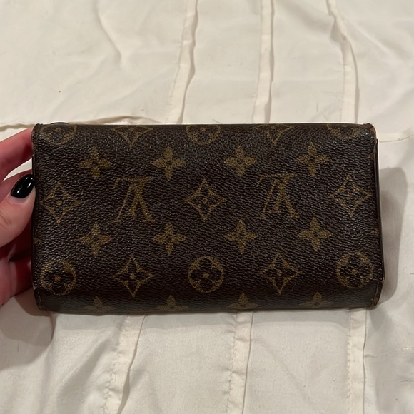 Authentic Louis Vuitton wallet - Picture 2 of 11
